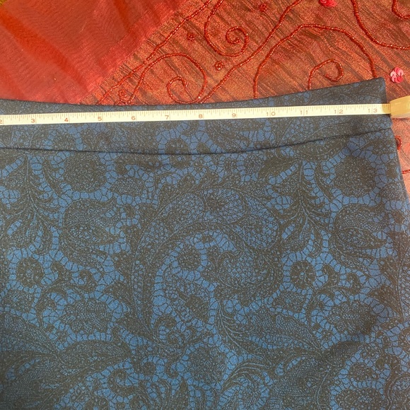 NWT Express Lace Print Asymmetrical Mini
Skirt Size 4 Black/ Blue - Picture 14 of 16